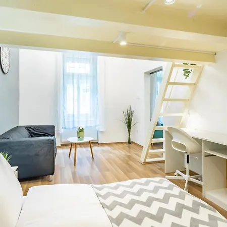 Comfy And Bright In The Center