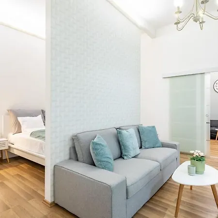 Comfy And Bright In The Center Apartment *