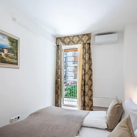 Apartment Homey With Ac And Balcony Budapest