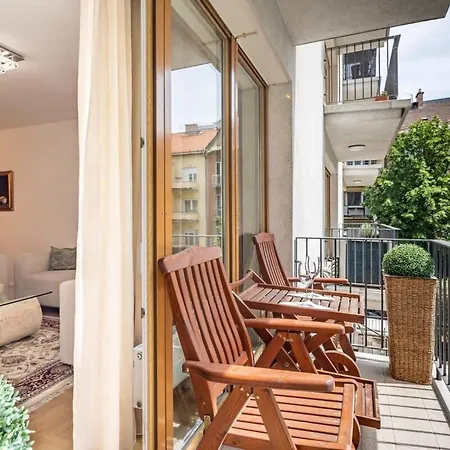 Homey With Ac And Balcony Budapest