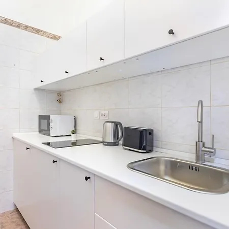Ultra Modern For 3 Guests Apartment