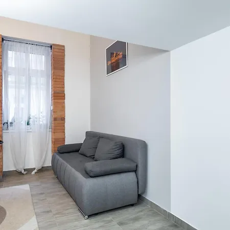 Apartment And Homey With Good Transport Link