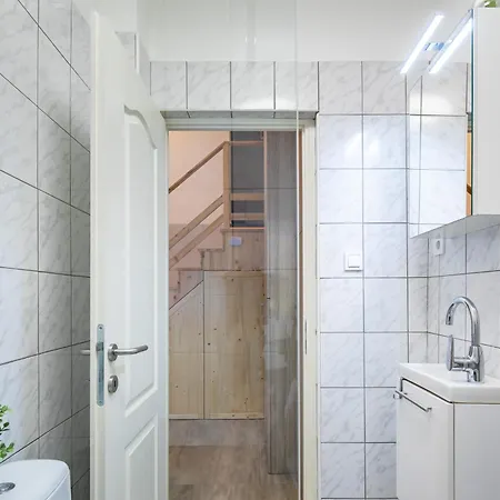 Apartment And Homey With Good Transport Link Budapest