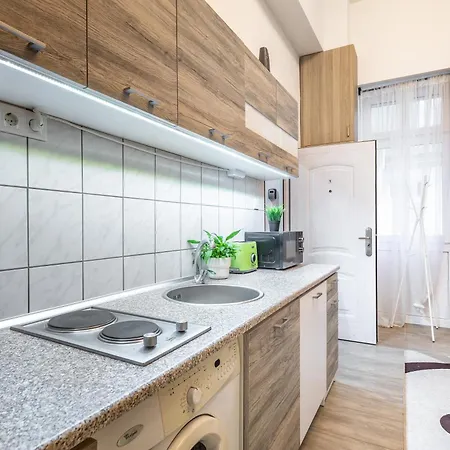 And Homey With Good Transport Link Apartment *