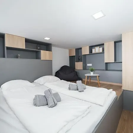 Cityscape Budget Kerepesi Apartment *