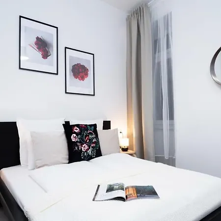 New At Exlusive Location Apartment *