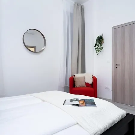 New At Exlusive Location Apartment
