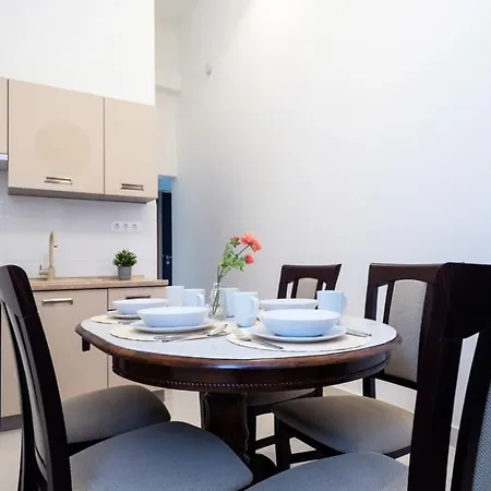 Apartment In Front Of The Synagogue *