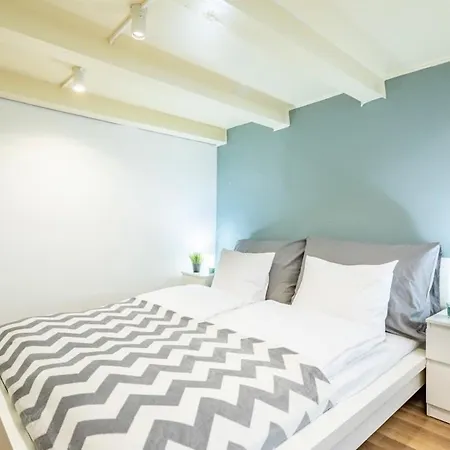 Comfy And Bright In The Center Apartment *