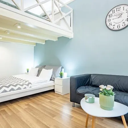 Comfy And Bright In The Center *