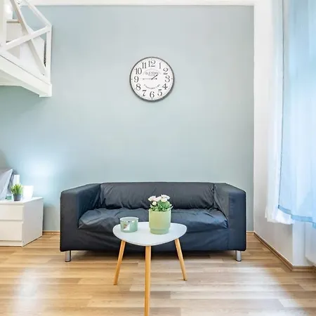 Comfy And Bright In The Center