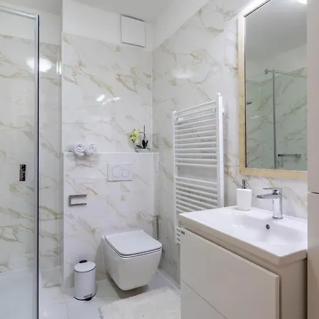 Apartment Homey With Ac And Balcony Budapest