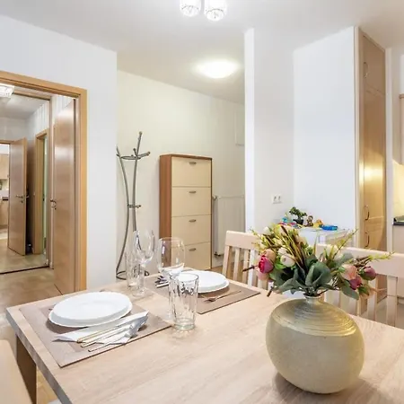 Homey With Ac And Balcony Budapest