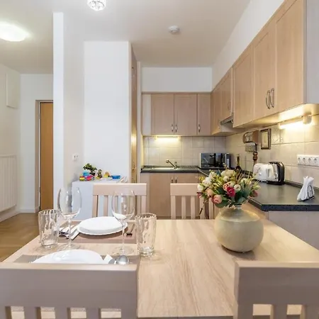 Apartment Homey With Ac And Balcony *