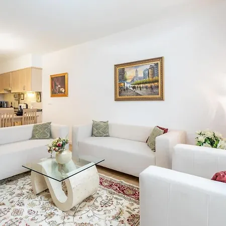 Apartment Homey With Ac And Balcony Budapest