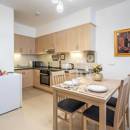 Homey With Ac And Balcony * Budapest