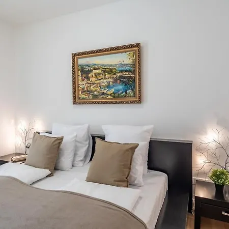 Homey With Ac And Balcony Apartment Budapest