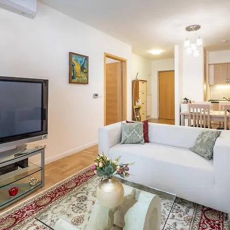 Homey With Ac And Balcony Budapest