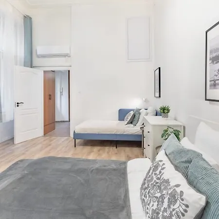Ultra Modern For 3 Guests Apartment *
