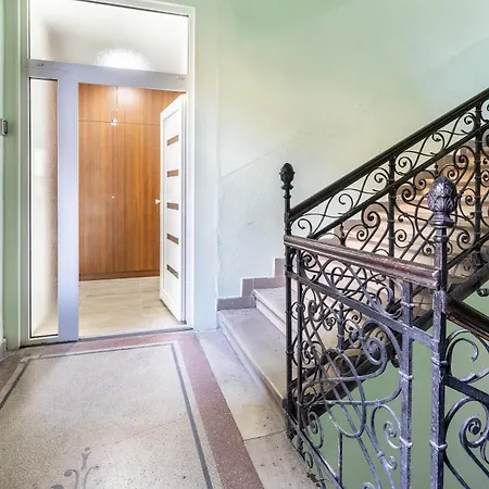 Apartment And Homey With Good Transport Link
