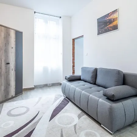 Apartment And Homey With Good Transport Link Budapest