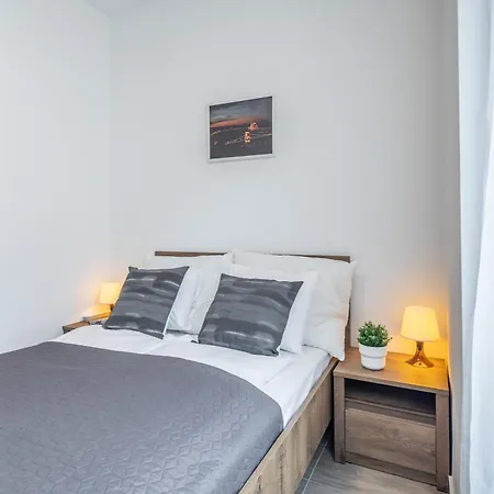 Apartment And Homey With Good Transport Link *