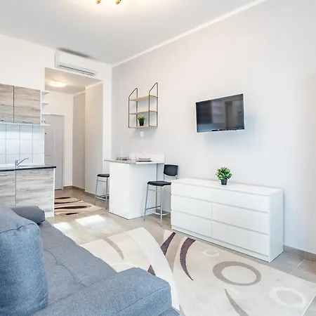 Apartment And Homey With Good Transport Link