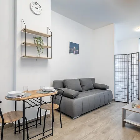 And Homey With Good Transport Link Apartment *