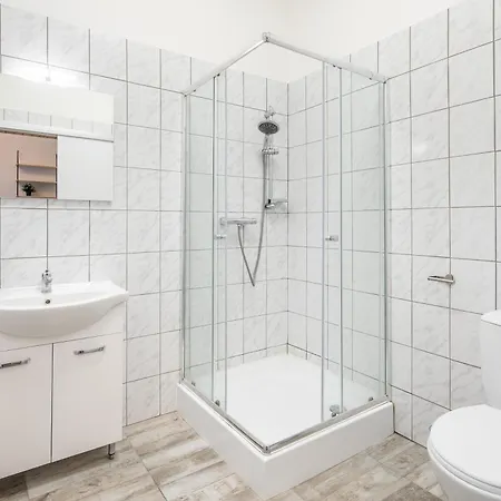 And Homey With Good Transport Link Apartment