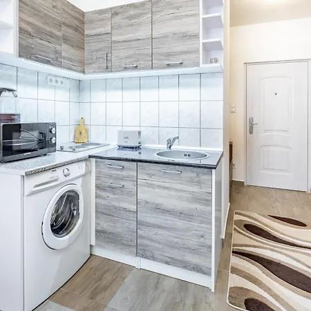 Apartment And Homey With Good Transport Link Budapest