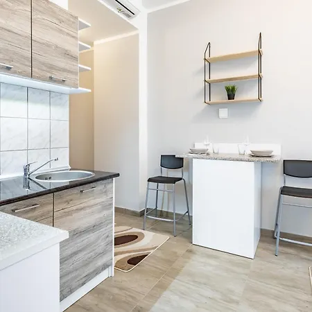 And Homey With Good Transport Link Apartment *