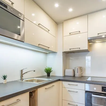 Jacuzzi On Terrace - Unique Apartman