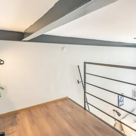 Very Center - Modern - Cute *