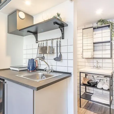 Very Center - Modern - Cute
