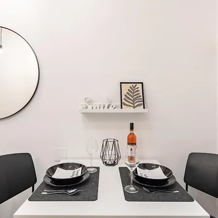 Mini - New - Elegant Downtown Retreat Apartment *