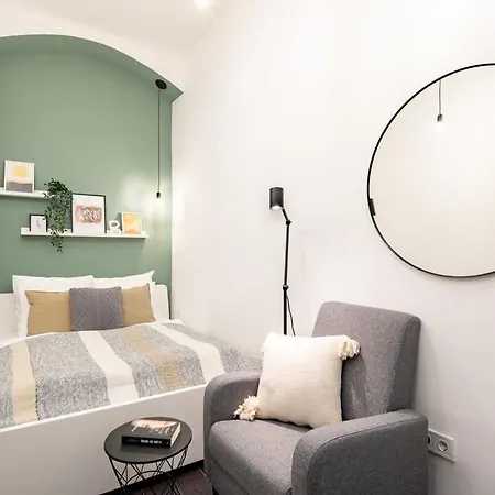 Mini - New - Elegant Downtown Retreat *