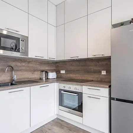 Modern Comfy Next To The River Apartment