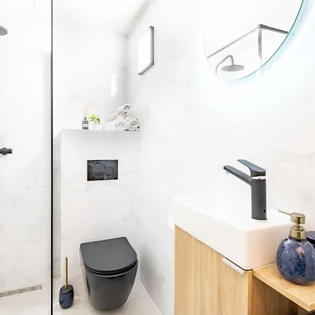 Cute Modern Getaway In The Heart Of The *
