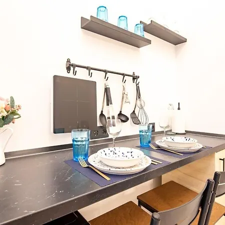 Apartment Cute Modern Getaway In The Heart Of The *
