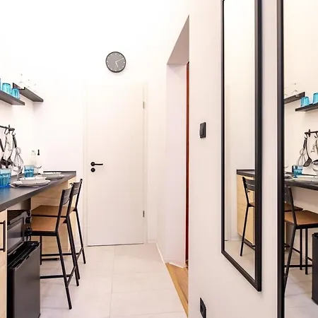 Cute Modern Getaway In The Heart Of The Apartment *