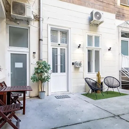 Cute Modern Getaway In The Heart Of The Appartamento Budapest