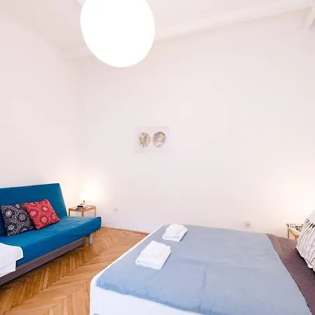 Ultra Central - Ac - Comfy