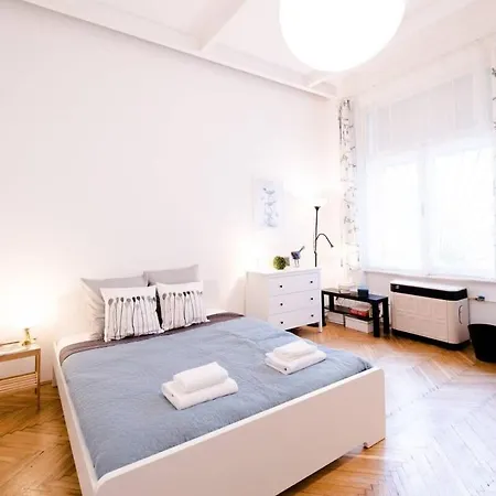 Ultra Central - Ac - Comfy Apartment