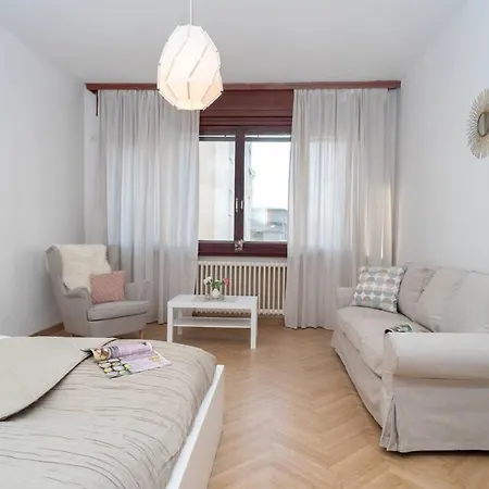 Convenient In The Heart Of Downtown Apartamento Budapest