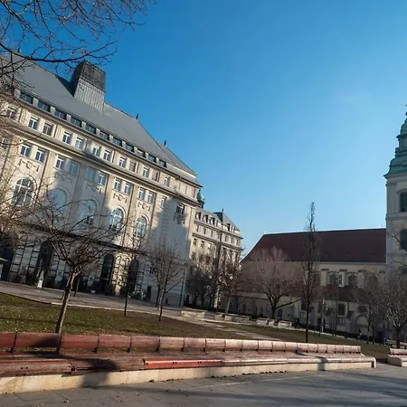 Convenient In The Heart Of Downtown Budapest