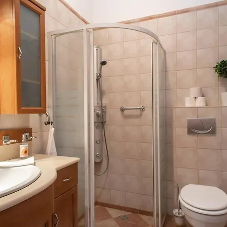 Convenient In The Heart Of Downtown Apartamento Budapest