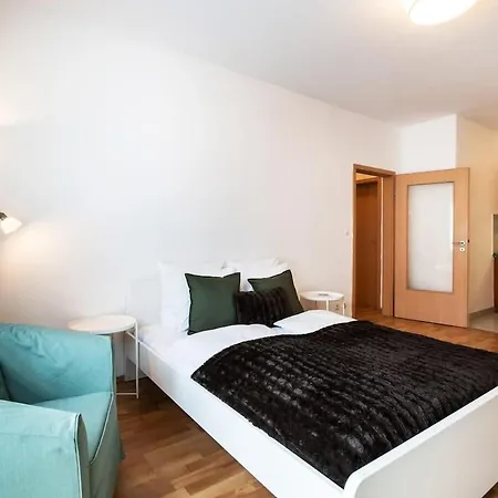 Pleasant & Comfy In Super Location *
