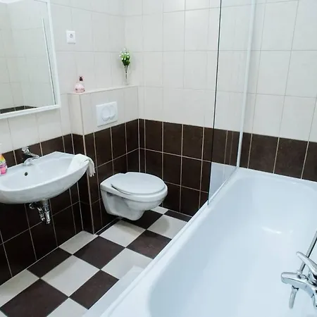 Apartment Very Spacious Ac *