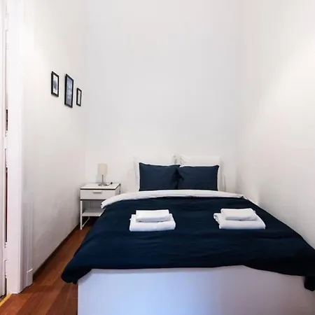 Very Convenient Large Ac Place Apartment *