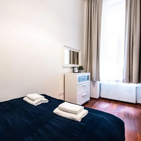 Very Convenient Large Ac Place Apartment Budapest